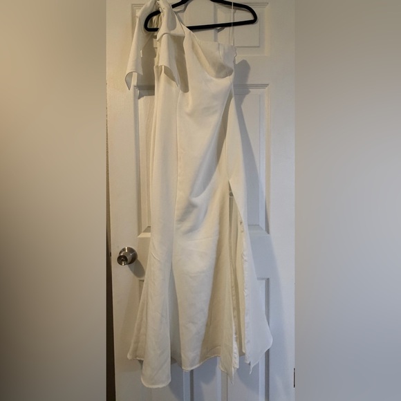 Petal & Pup White One-Shoulder Midi Dress with Bow and Side Slit - Picture 11 of 14